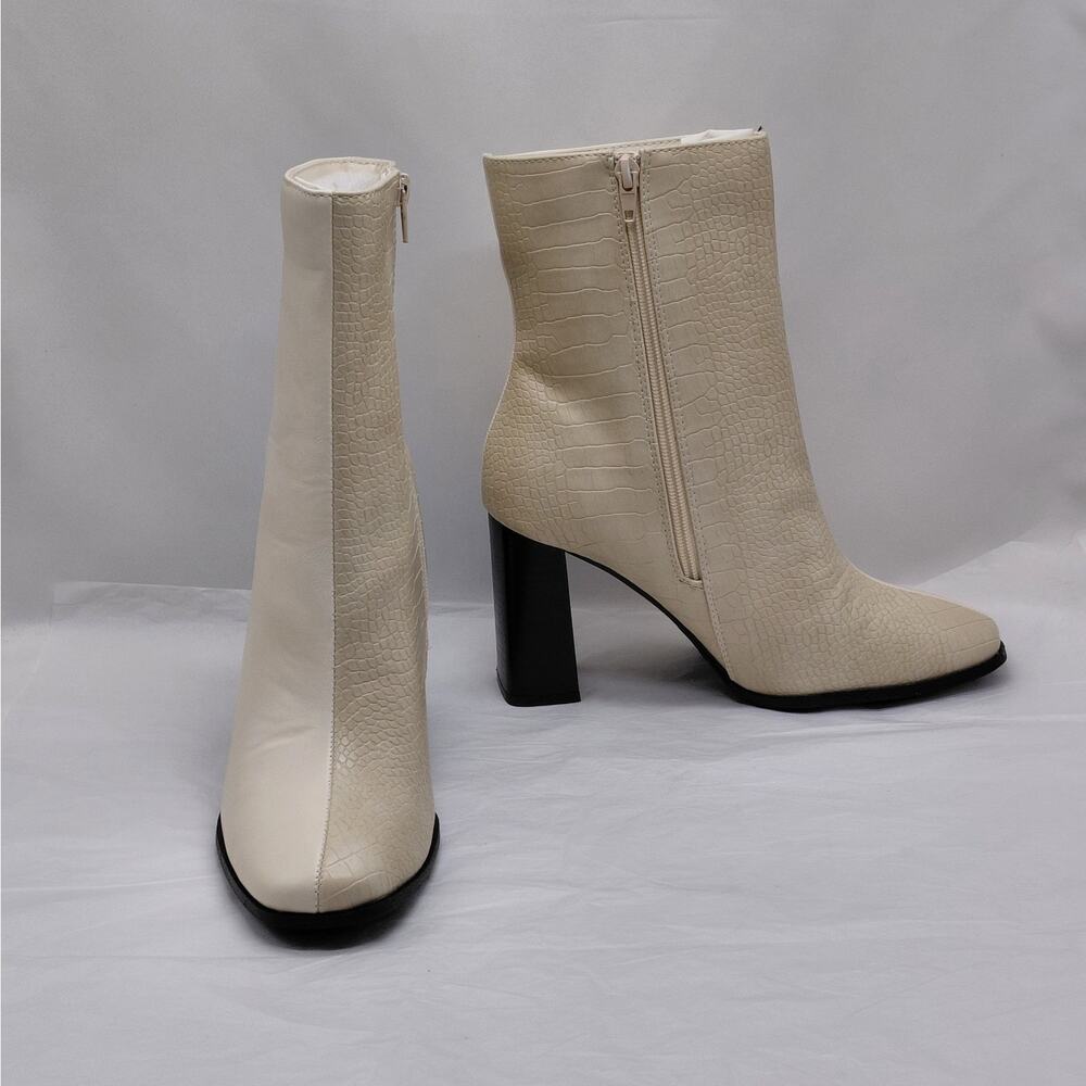 Journee Collection Womens 8.5 Ivory Vegan Leather Croc Chunky Block Heel Boots